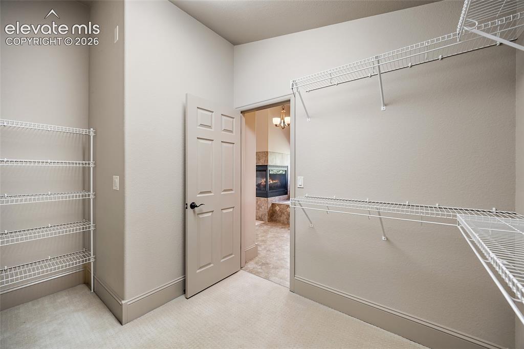 Image 25 of 50: Walk-In Closets
