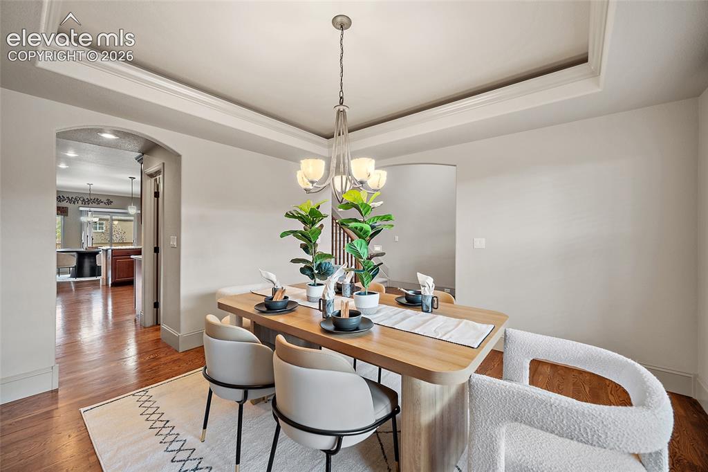 Image 9 of 50: Dining Area