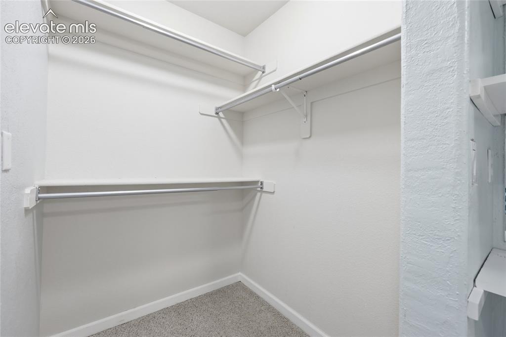 Image 18 of 29: Closet