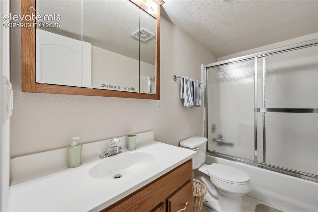 Image 25 of 29: Bathroom