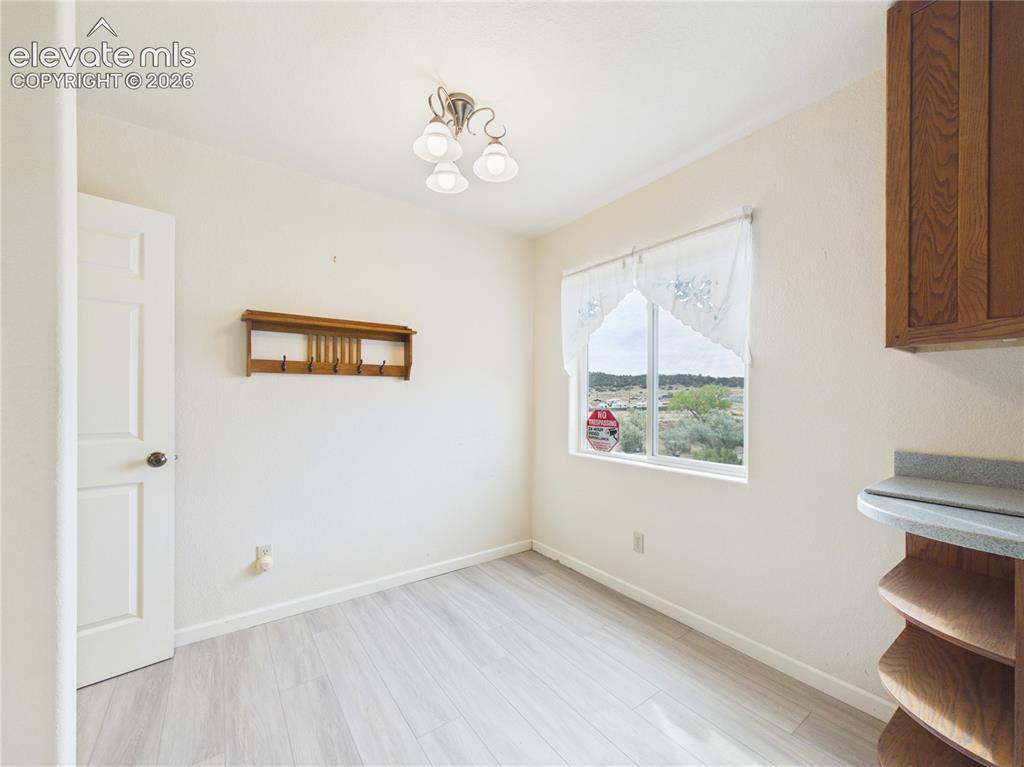 Image 17 of 41: Dining Area
