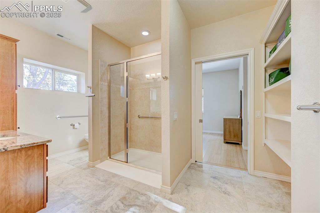 Image 12 of 45: Master bathroom (south)