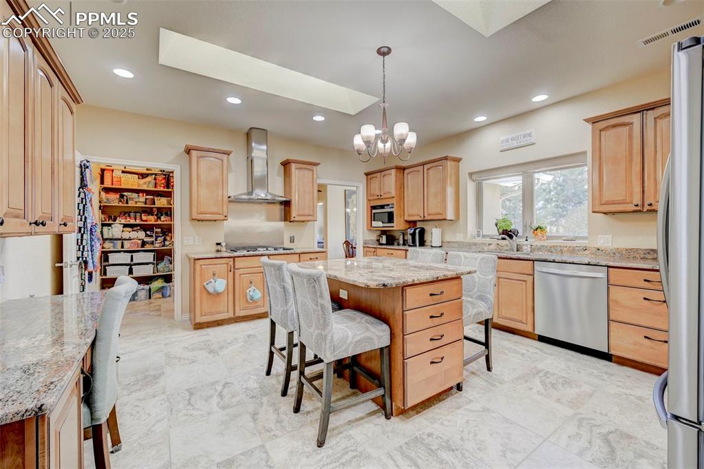 Image 16 of 45: Beautiful, spacious kitchen!