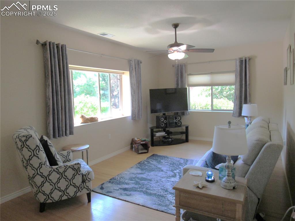 Image 6 of 45: Living room (south)