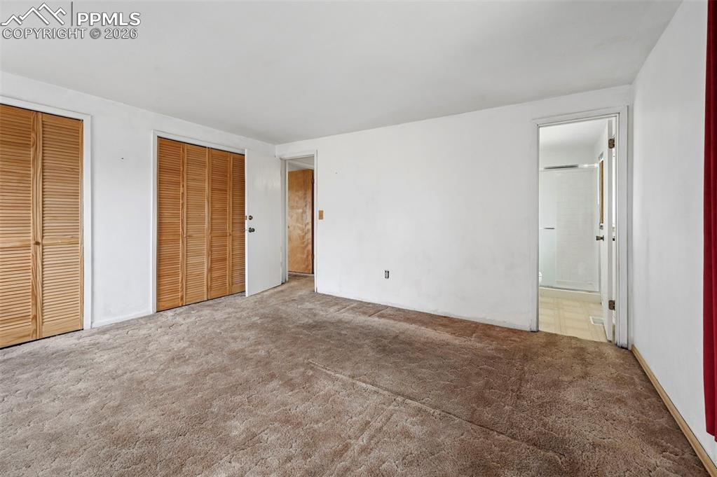 Image 18 of 45: Bedroom