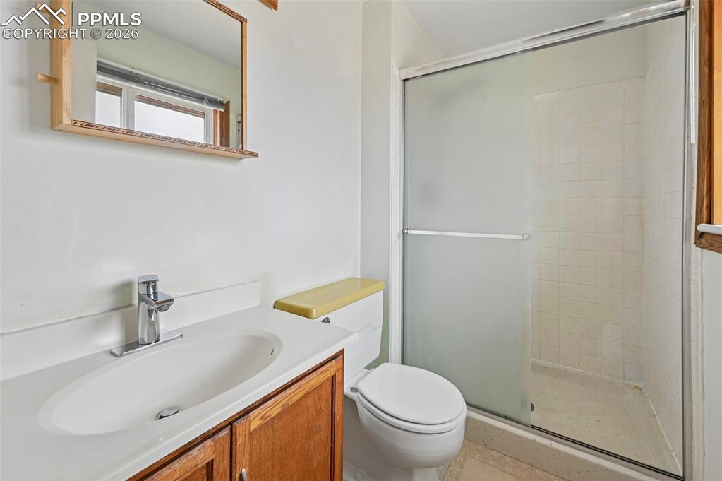 Image 19 of 45: Bathroom