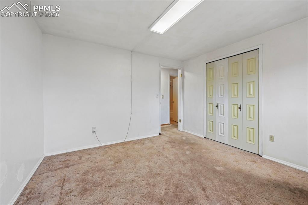 Image 26 of 45: Bedroom