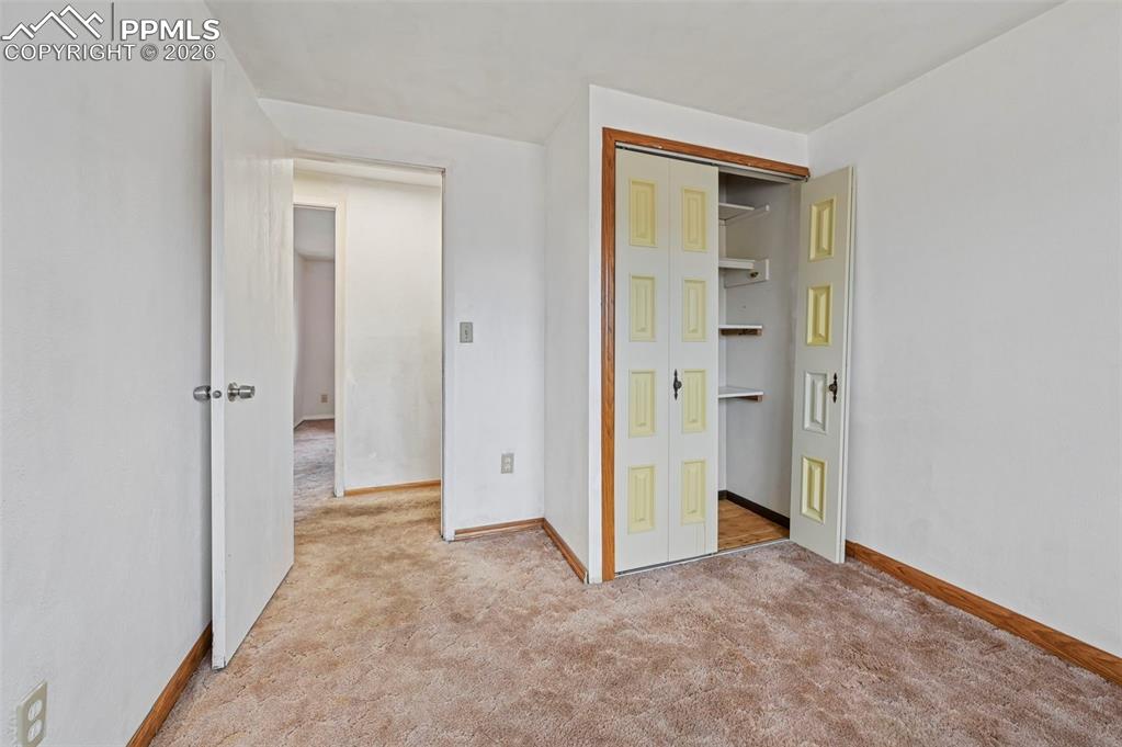 Image 29 of 45: Bedroom