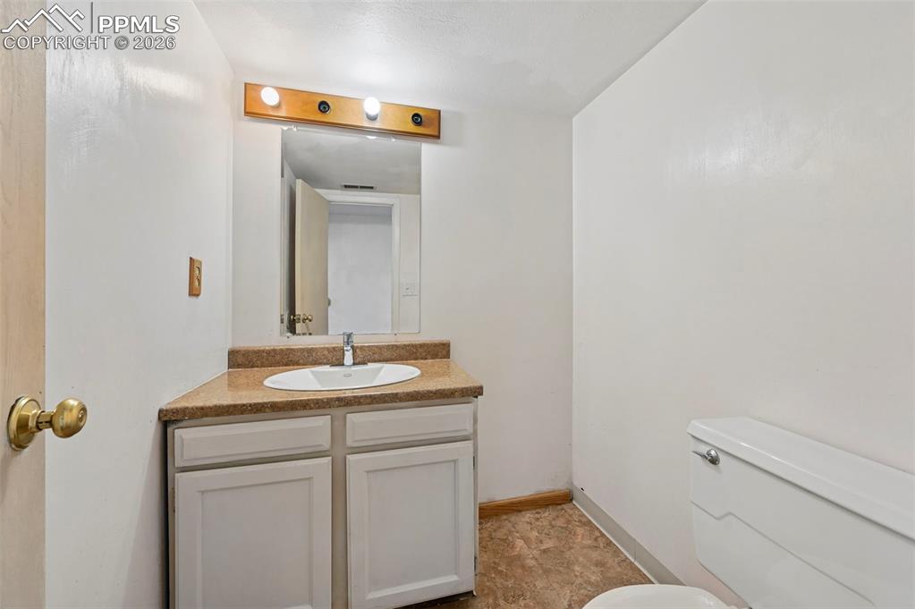 Image 34 of 45: Bathroom