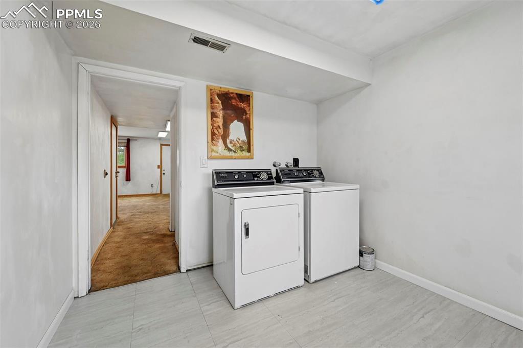 Image 35 of 45: Laundry