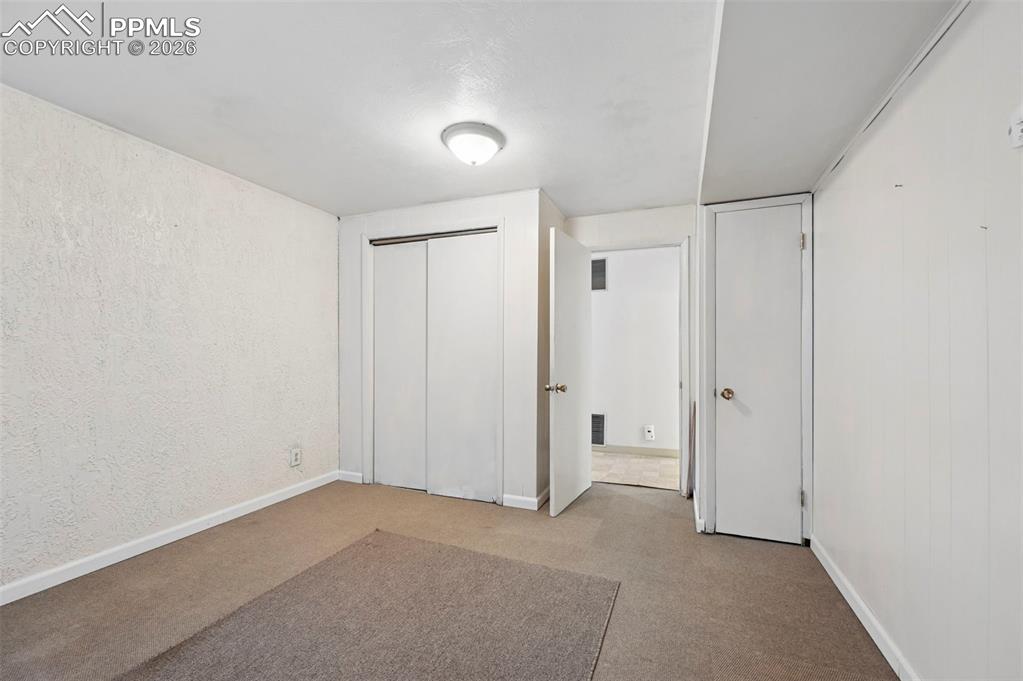 Image 40 of 45: Bedroom