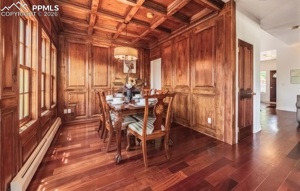 Image 15 of 50: Dining Area