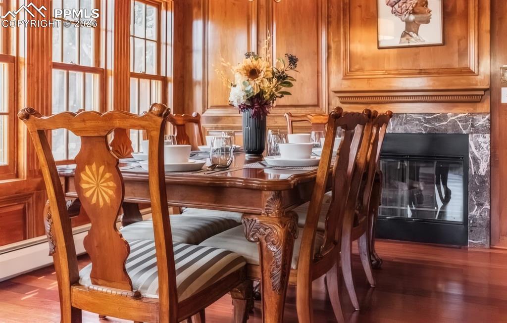 Image 16 of 50: Dining Area