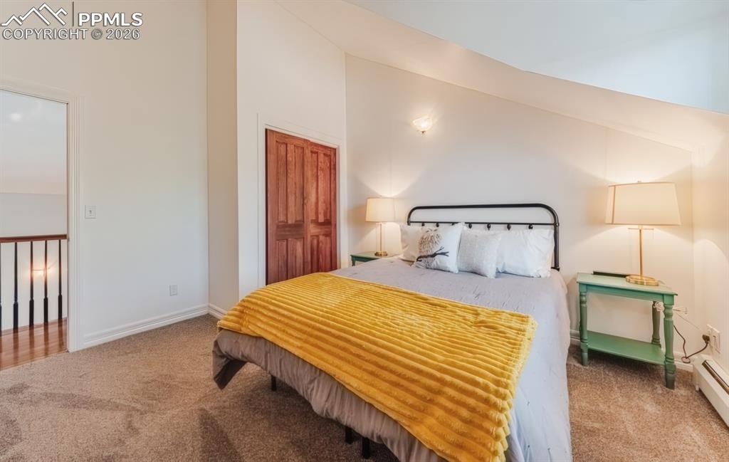 Image 26 of 50: Bedroom