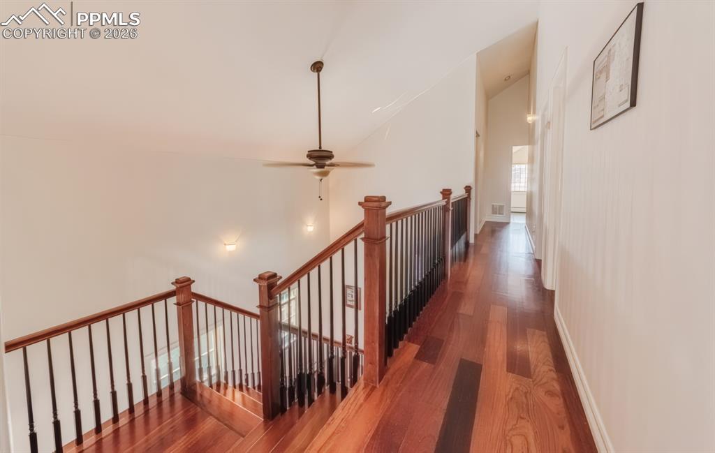 Image 27 of 50: Hallway