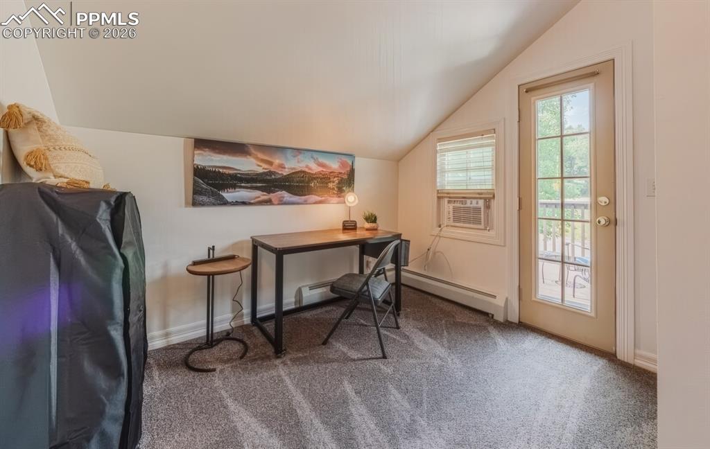 Image 29 of 50: Office