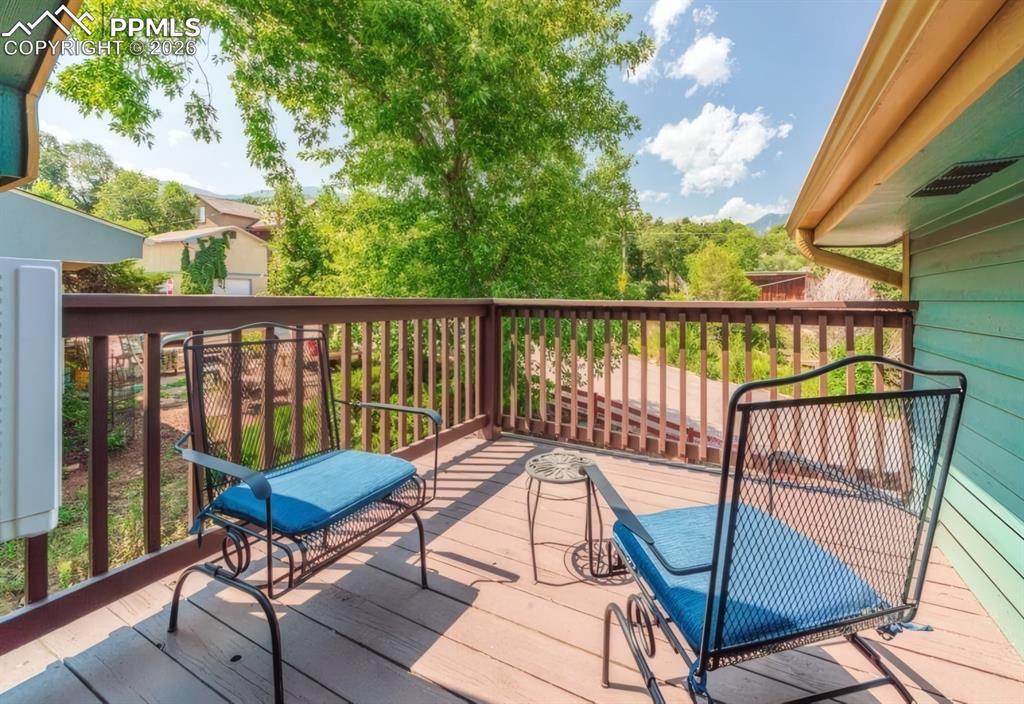 Image 30 of 50: Deck