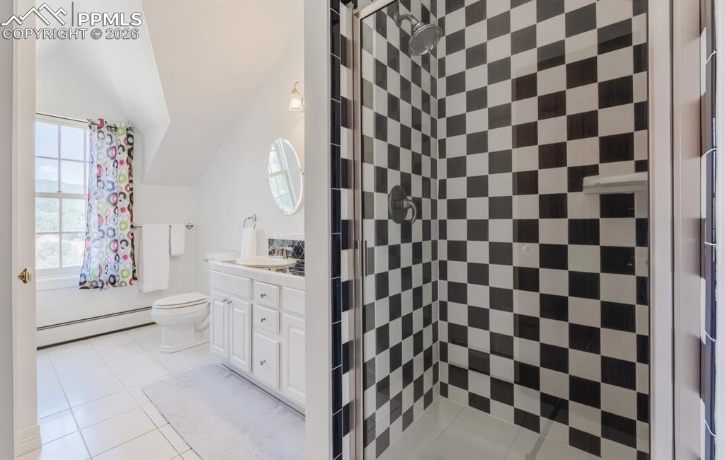 Image 31 of 50: Bathroom