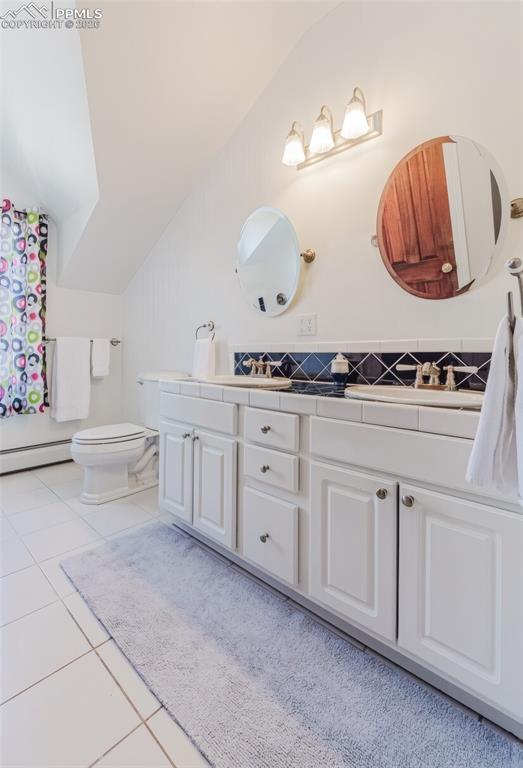 Image 32 of 50: Bathroom