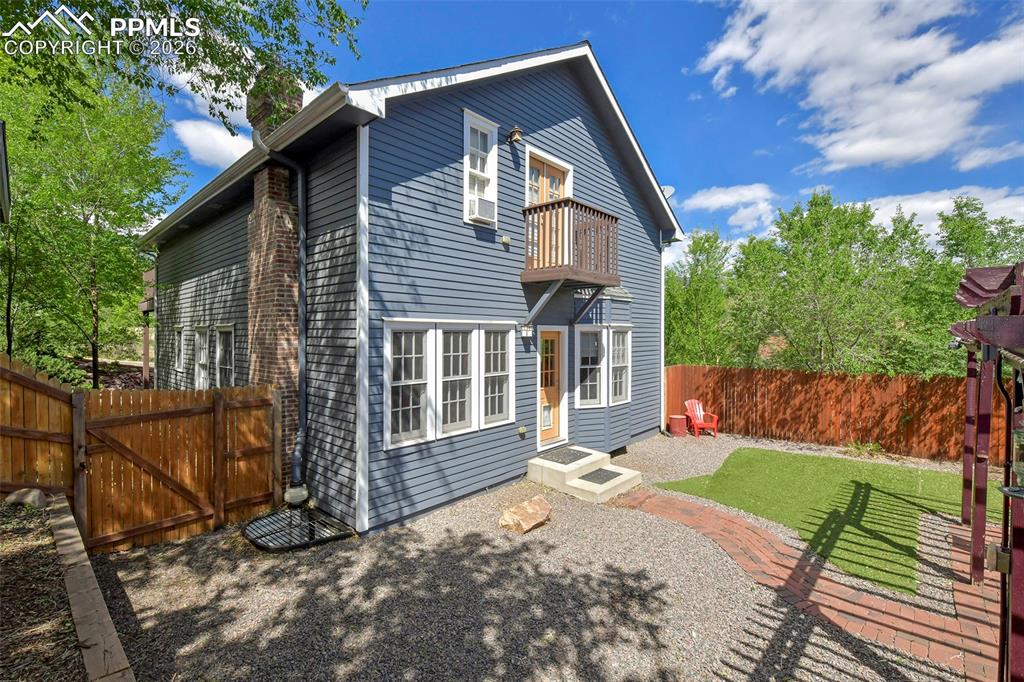 Image 39 of 50: Back of Structure