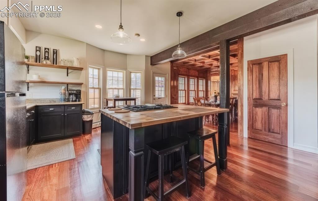 Image 8 of 50: Kitchen