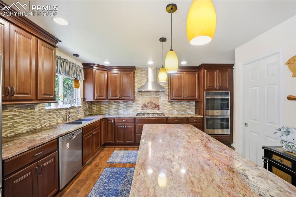 Image 6 of 38: Kitchen