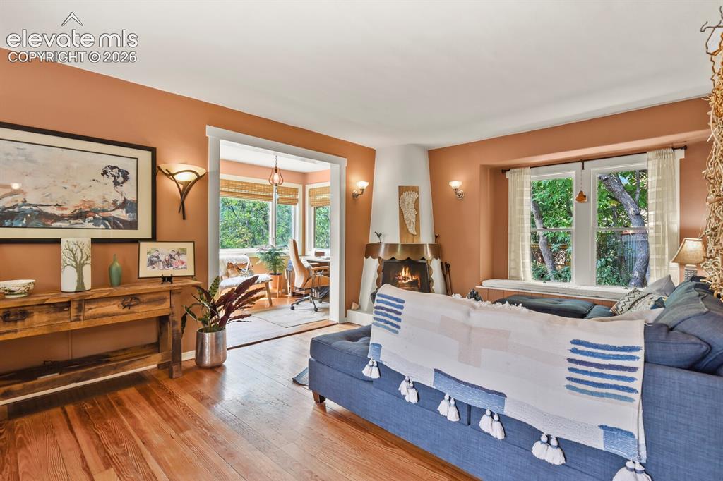 Image 10 of 50: Living Room