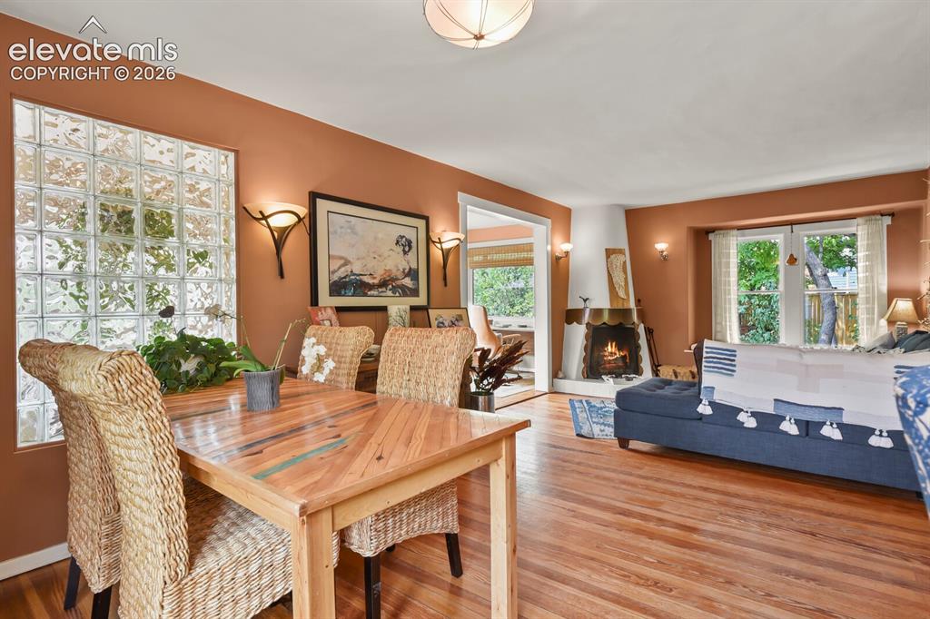 Image 19 of 50: Dining Area