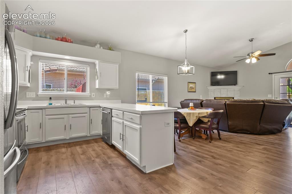 Image 11 of 34: Kitchen
