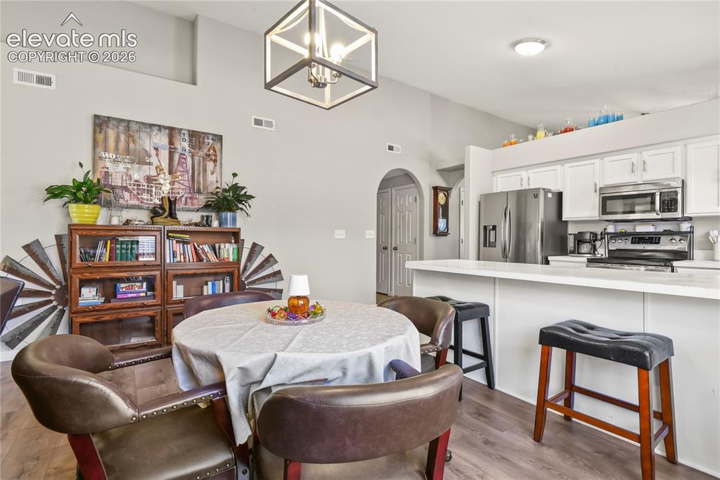 Image 15 of 34: Dining Area