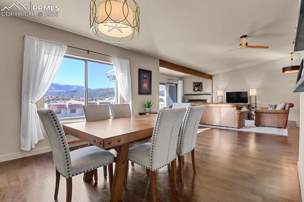 Image 10 of 39: Dining Area