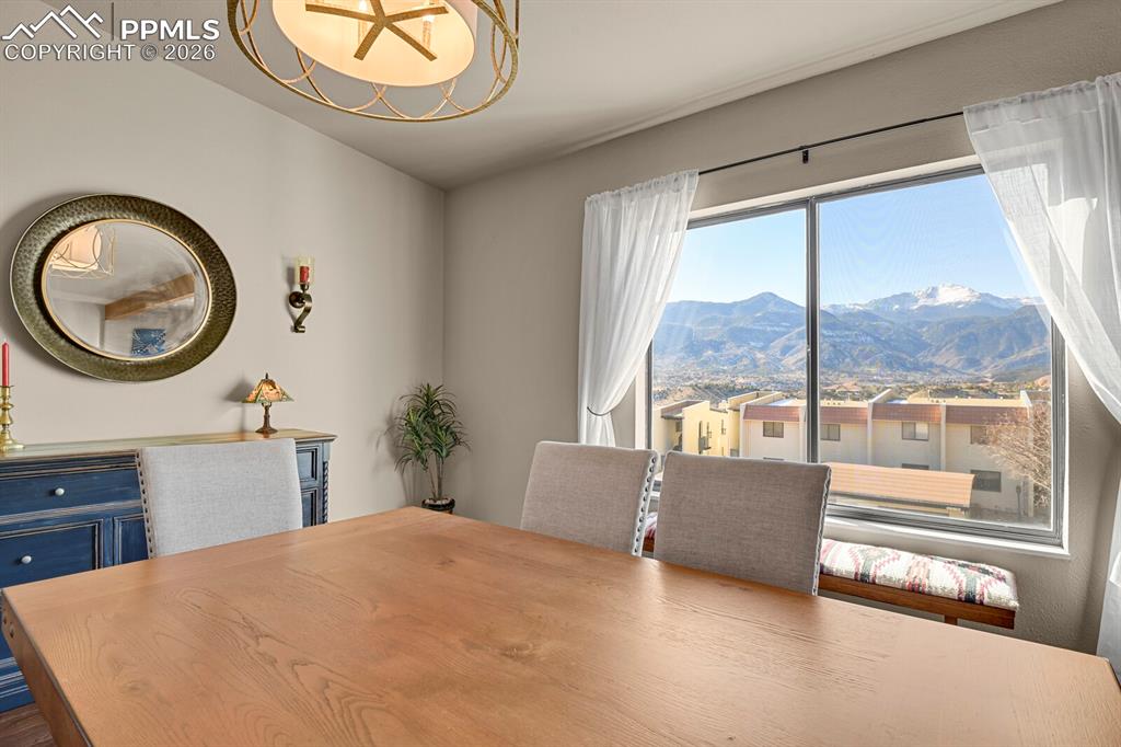 Image 11 of 39: Dining Area