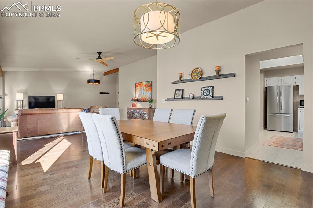 Image 13 of 39: Dining Area