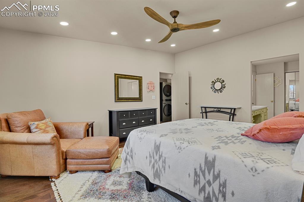 Image 20 of 39: Bedroom