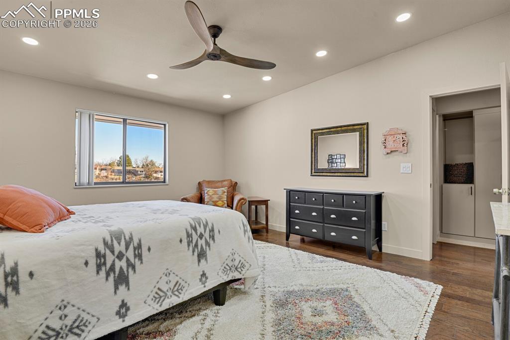 Image 21 of 39: Bedroom