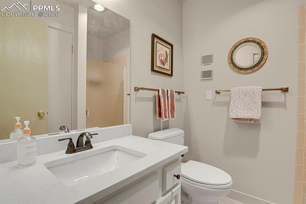 Image 29 of 39: Bathroom