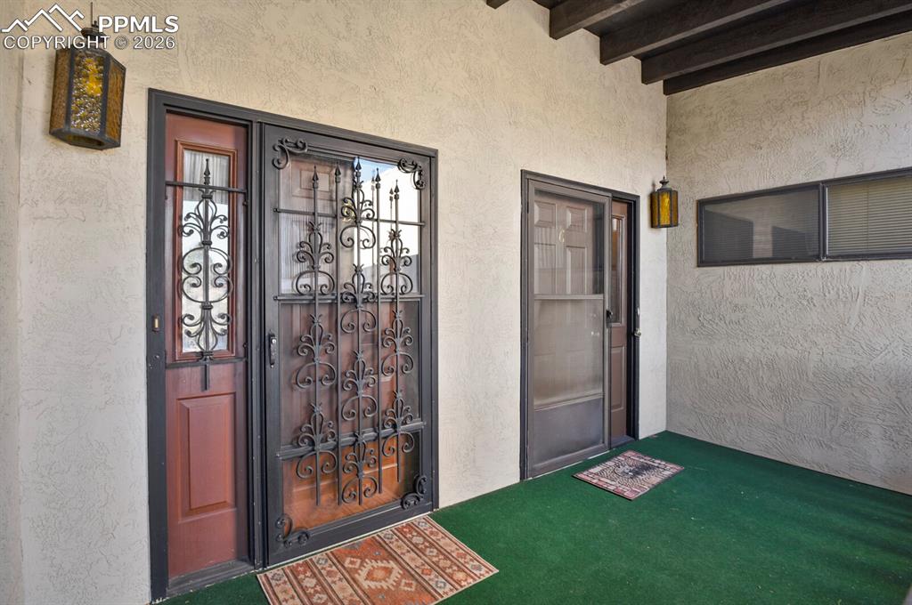 Image 3 of 39: Entry