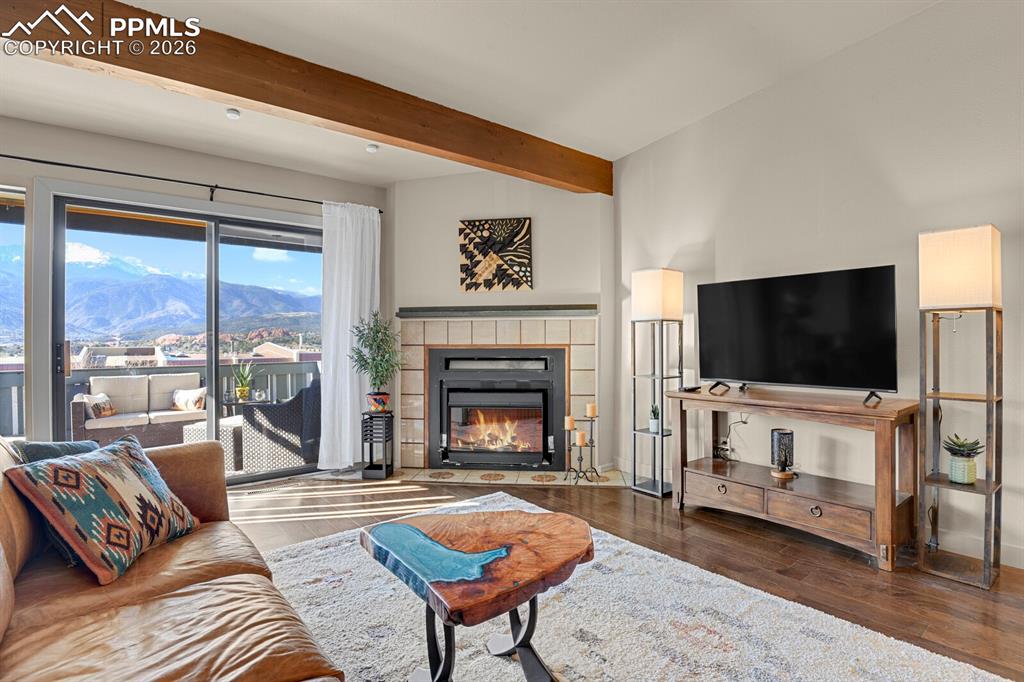 Image 6 of 39: Living Room