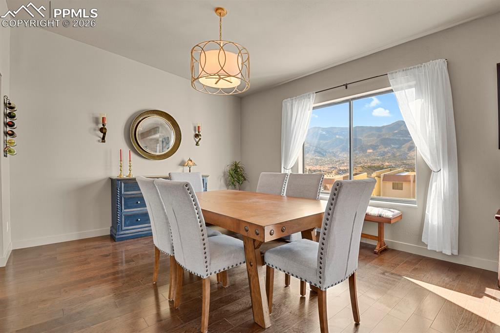 Image 9 of 39: Dining Area