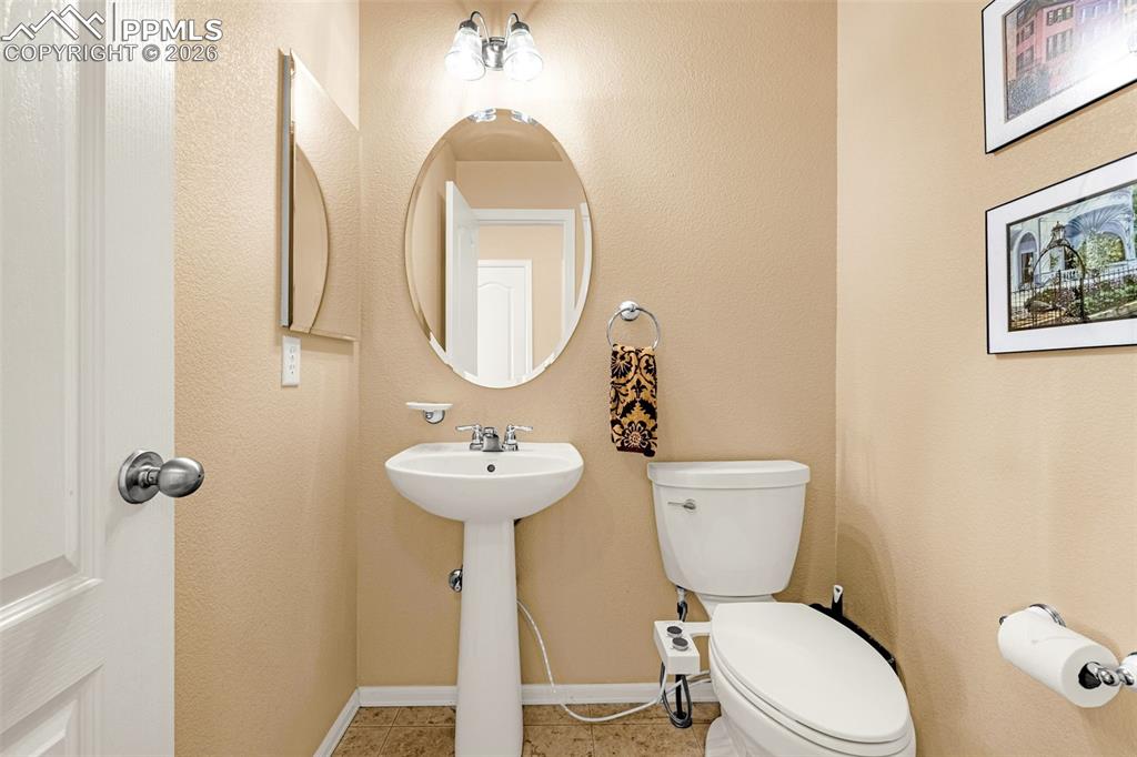 Image 18 of 48: Bathroom