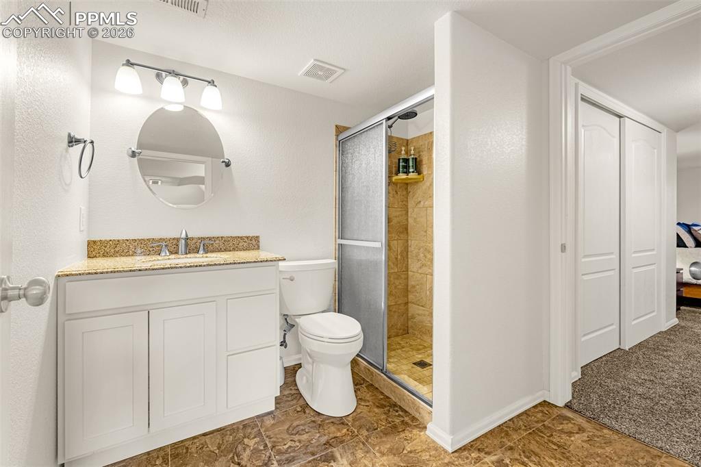 Image 19 of 48: Bathroom