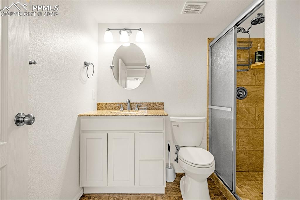 Image 20 of 48: Bathroom