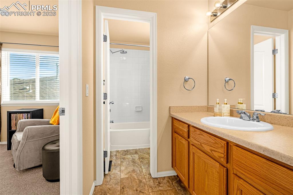 Image 27 of 48: Bathroom