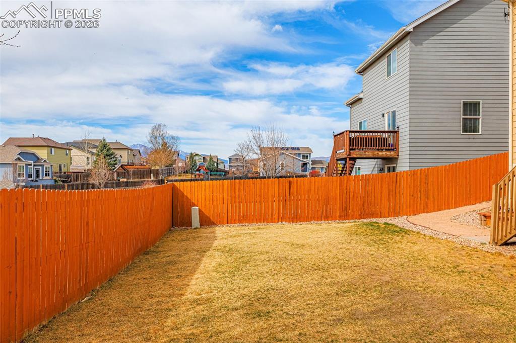 Image 38 of 48: Yard