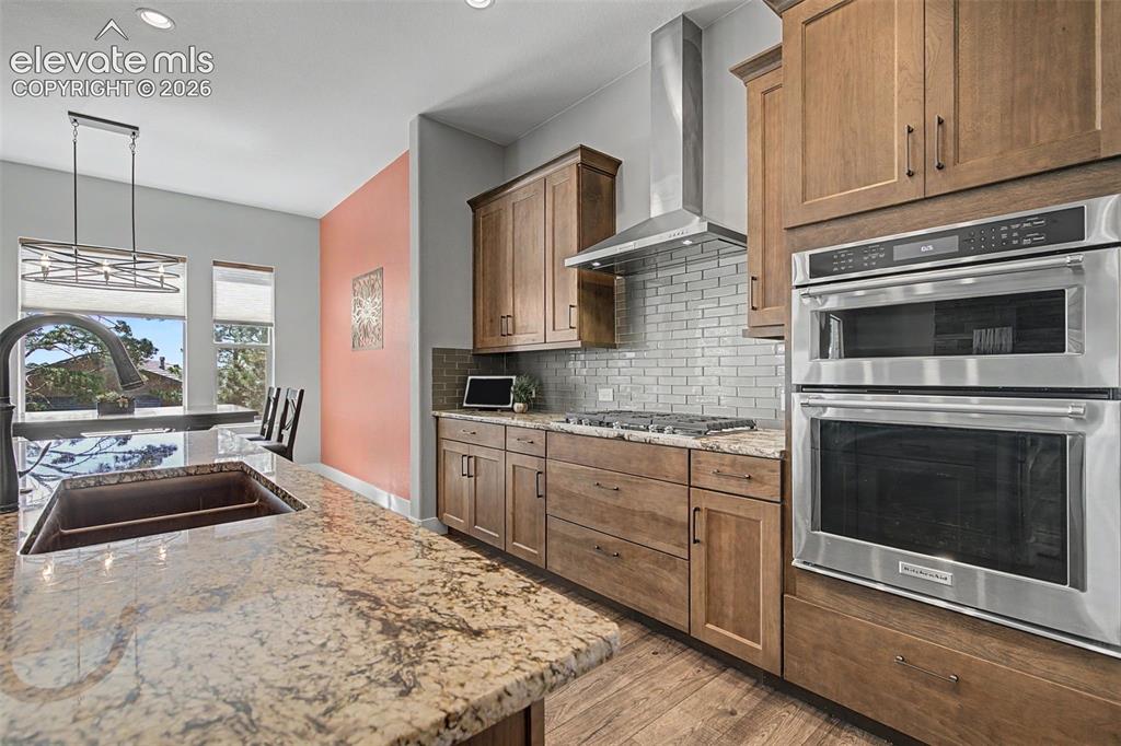 Image 11 of 41: Kitchen