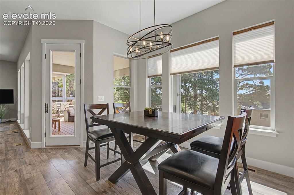 Image 13 of 41: Dining Area