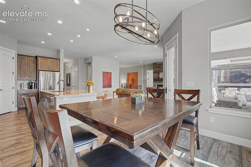 Image 14 of 41: Dining Area