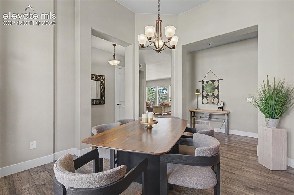 Image 17 of 41: Dining Area