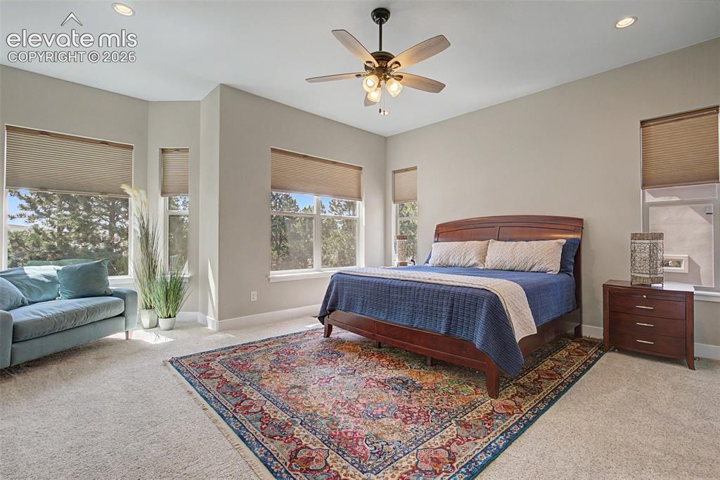 Image 19 of 41: Bedroom