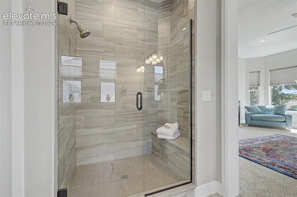 Image 22 of 41: Bathroom